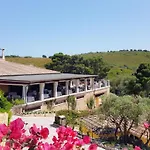 Lh Pozzo Sacro מלון