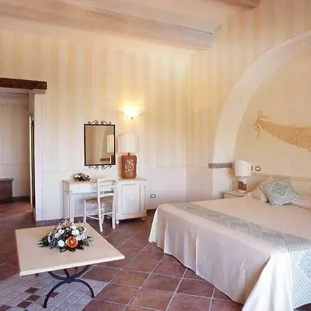 Lh Pozzo Sacro 4* Ольбія