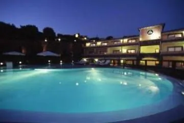 Lh Pozzo Sacro فندق أولبيا