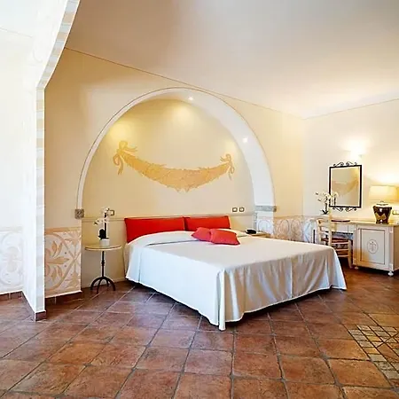 Hotel Lh Pozzo Sacro 4*