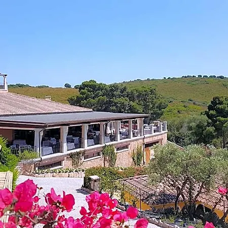 Lh Pozzo Sacro מלון אולביה
